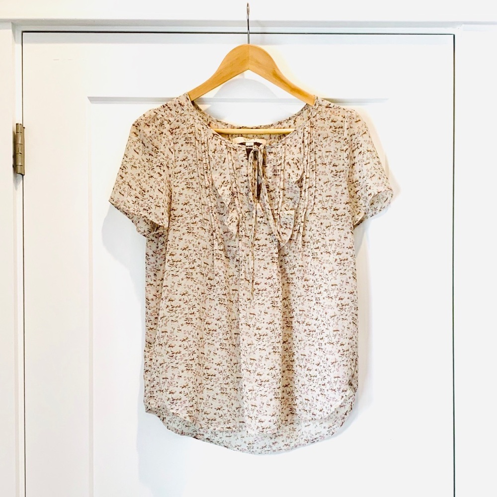 ❤️Sold❤️LOFT floral ruffle front blouse top with bow tie